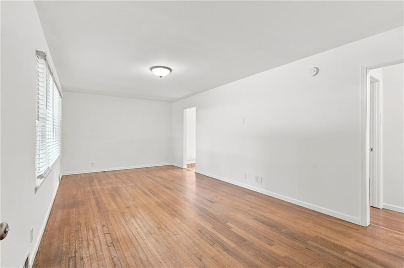 11109 Elmwood Ave, Kansas City, MO 64137