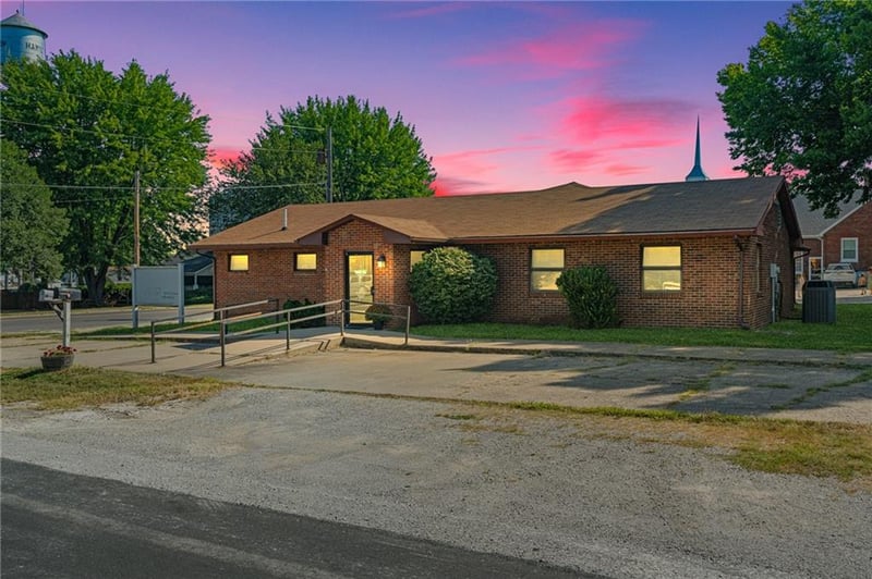 101 S Frame St, Hamilton, MO 64644