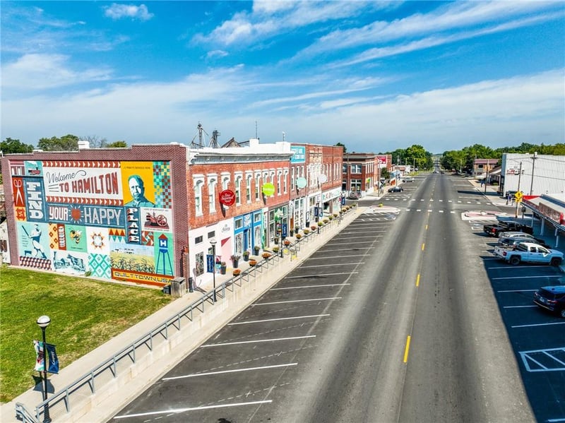 101 S Frame St, Hamilton, MO 64644