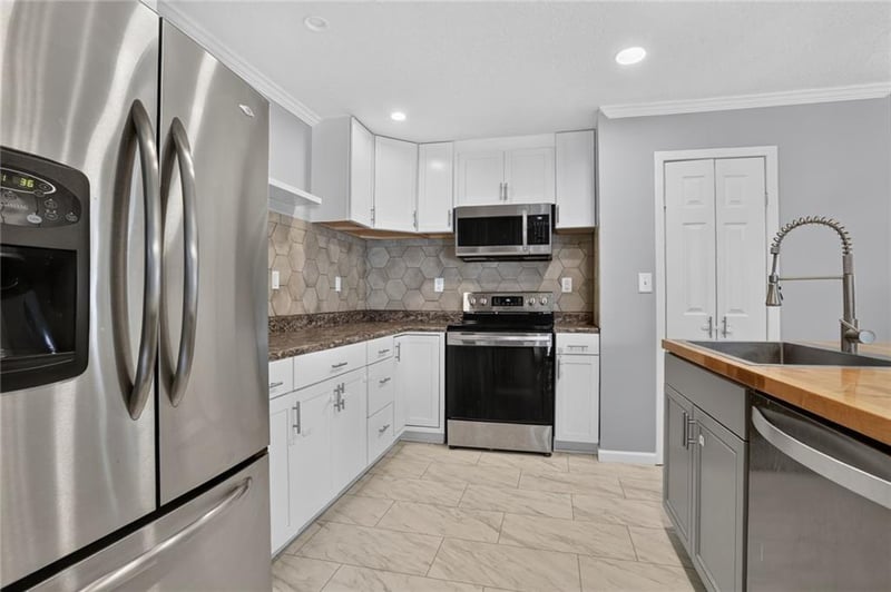 10006 W 91st St, Overland Park, KS 66212
