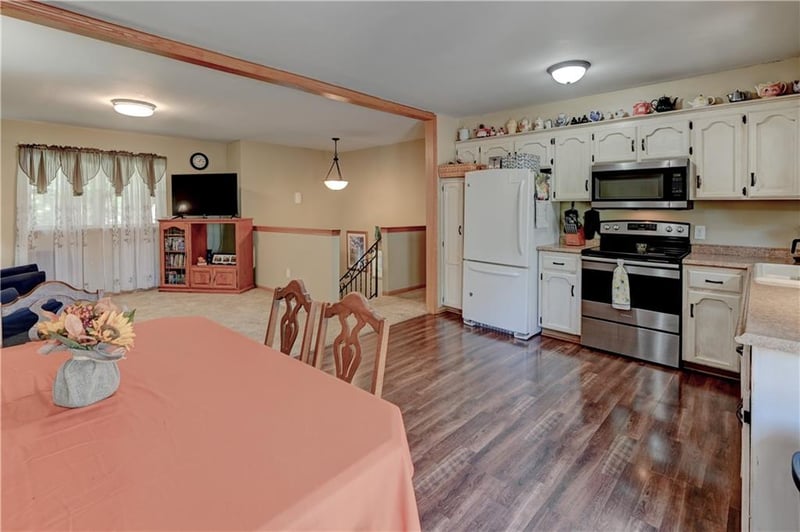 805 Citadel Dr, Weston, MO 64098