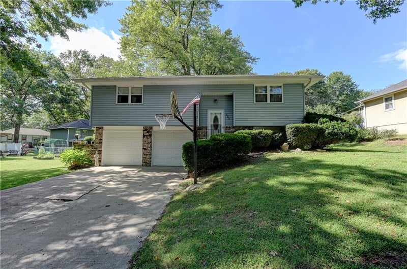 805 Citadel Dr, Weston, MO 64098