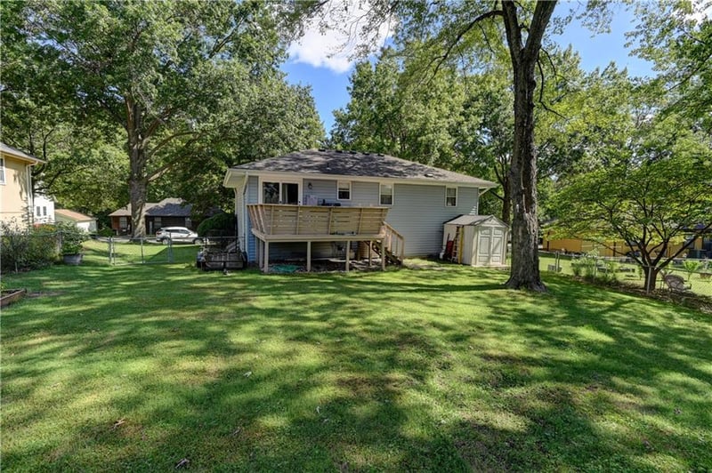 805 Citadel Dr, Weston, MO 64098