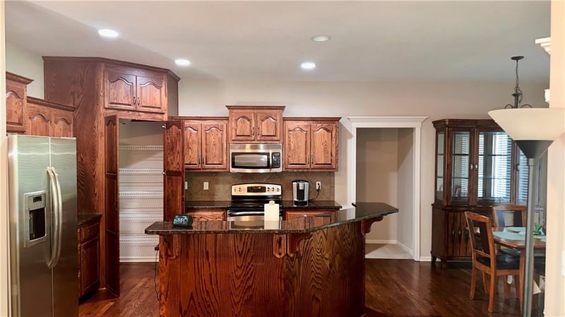 9629 N Adrian Ave, Kansas City, MO 64154