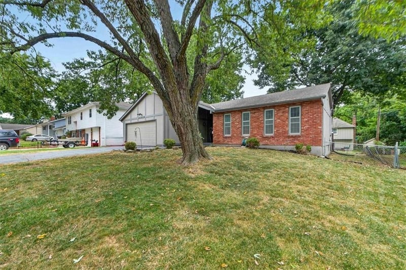 15212 W 152nd Cir, Olathe, KS 66062