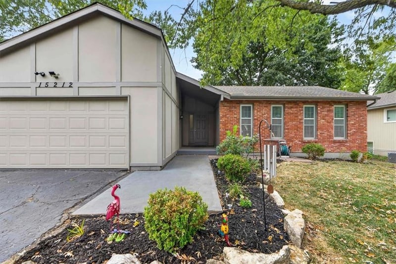 15212 W 152nd Cir, Olathe, KS 66062