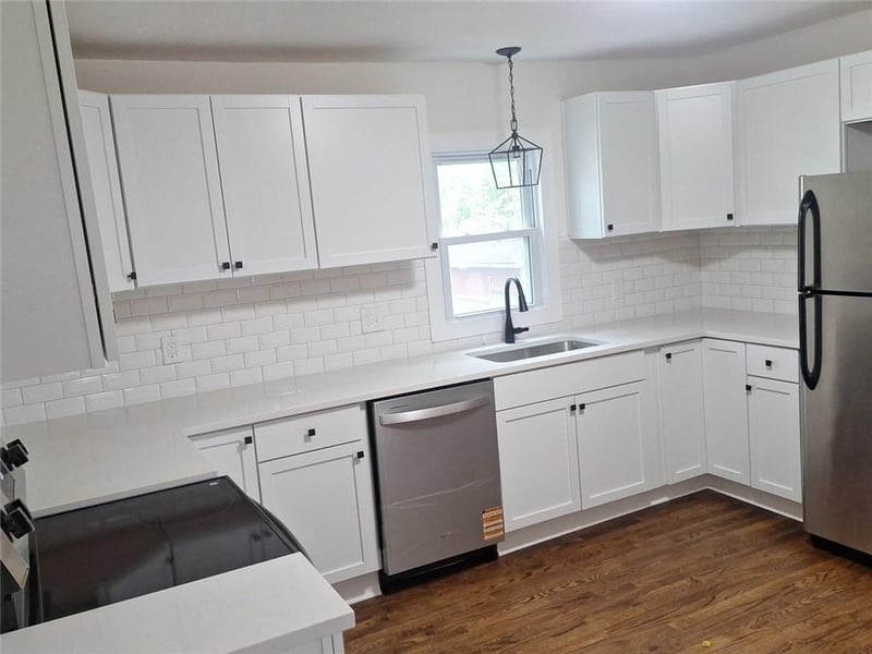 7135 Main St, Kansas City, MO 64114