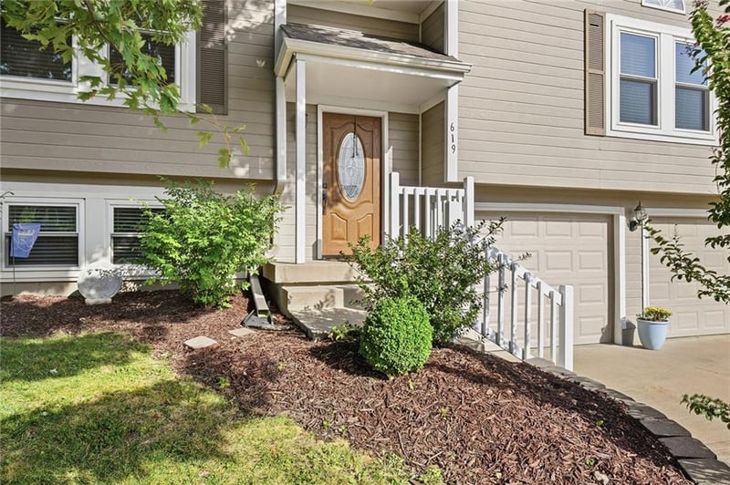619 SE Joel Ave, Lee's Summit, MO 64063
