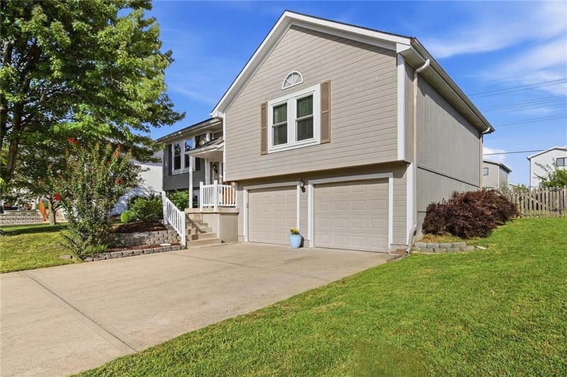 619 SE Joel Ave, Lee's Summit, MO 64063