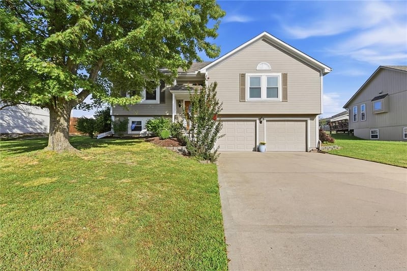 619 SE Joel Ave, Lee's Summit, MO 64063