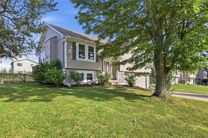 619 SE Joel Ave, Lee's Summit, MO 64063