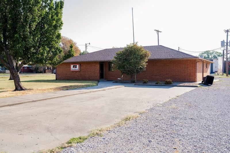 401 Washington Ave, Altamont, KS 67330