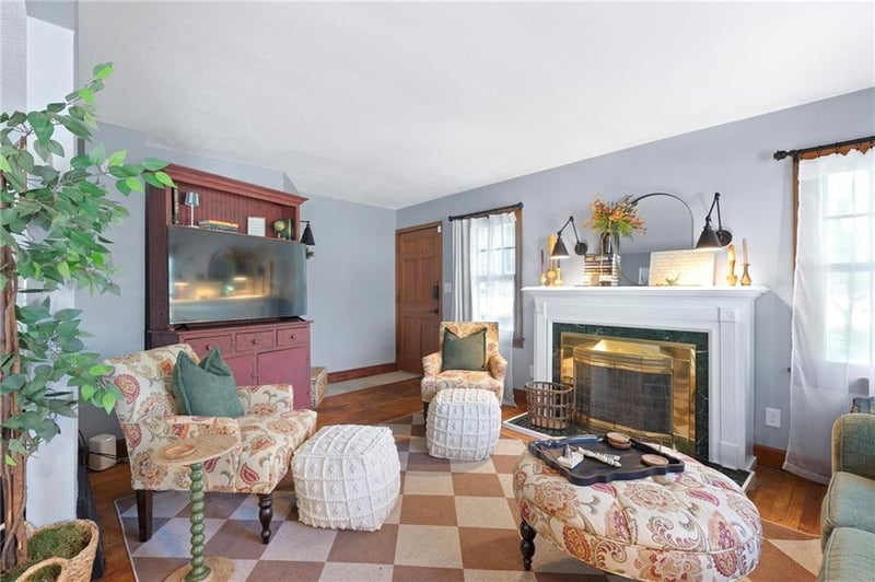 709 N Allen Rd, Independence, MO 64050