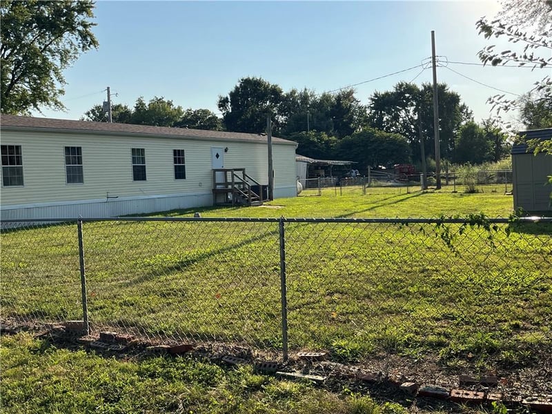 4704 N Adams Rd, Independence, MO 64058