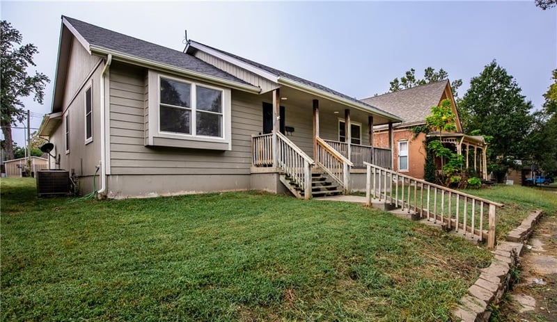 407 W Peoria St, Paola, KS 66071
