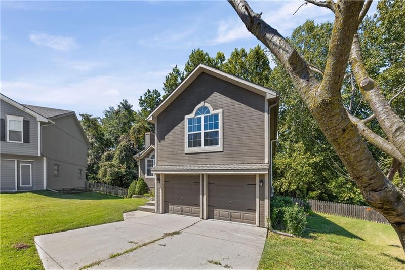 1117 Meadowlark Ln, Liberty, MO 64068