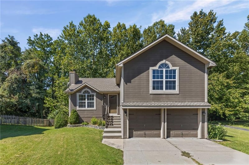 1117 Meadowlark Ln, Liberty, MO 64068