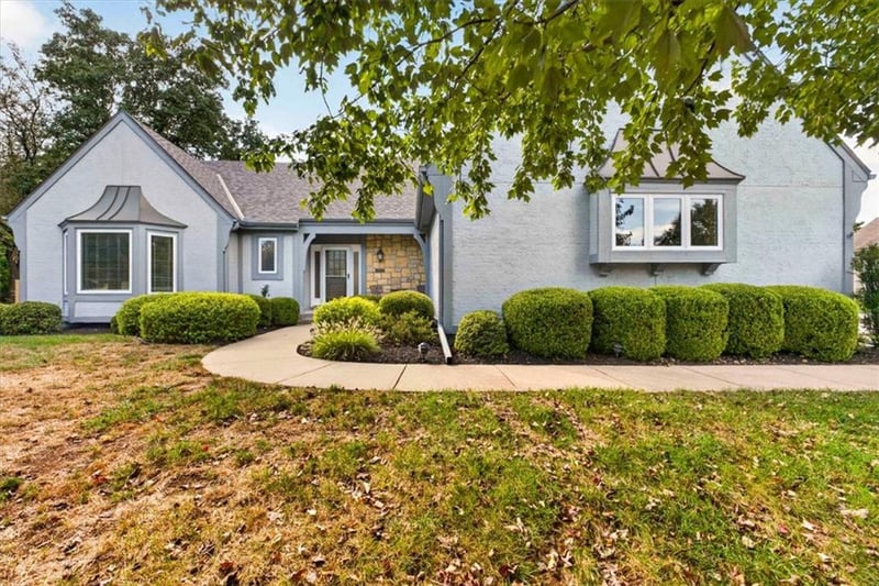 12100 Cherokee St, Leawood, KS 66209