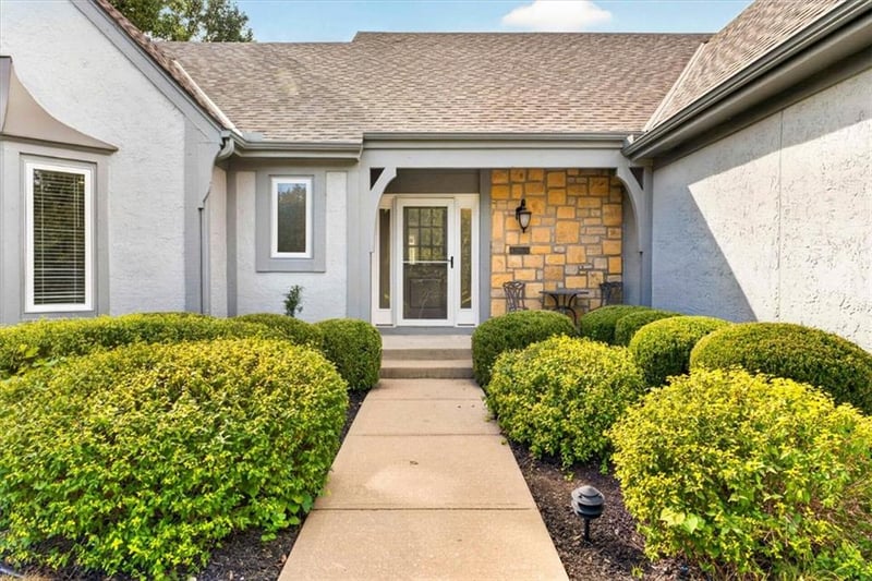 12100 Cherokee St, Leawood, KS 66209