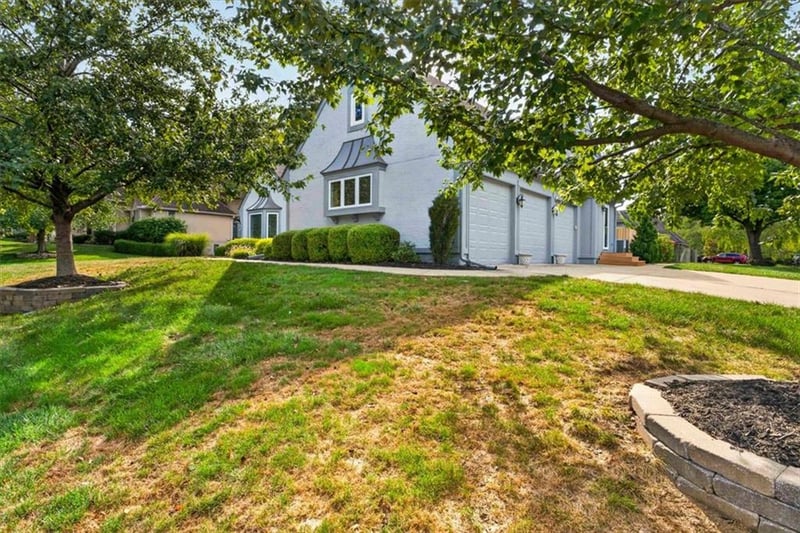 12100 Cherokee St, Leawood, KS 66209