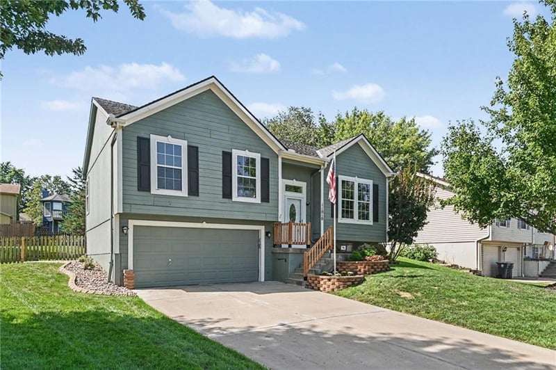 11010 N Booth Ave, Kansas City, MO 64157