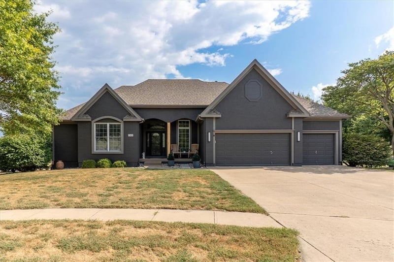 509 Peach Tree Cir, Gardner, KS 66030
