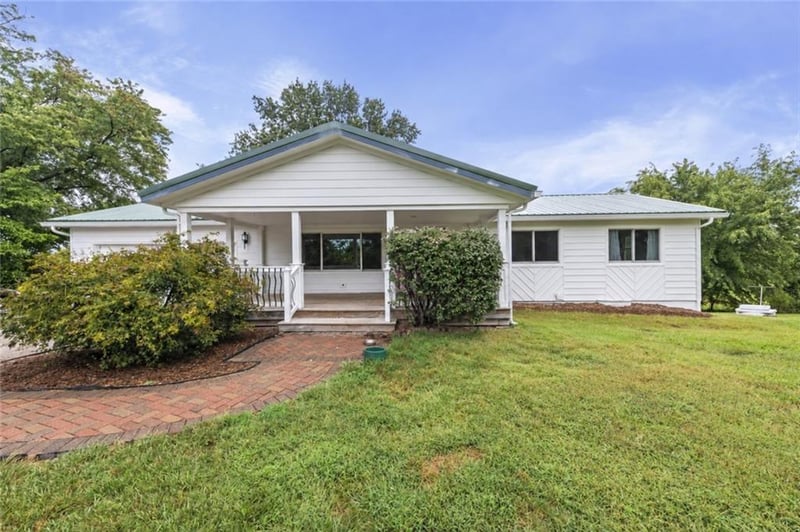 10465 N Hw, Orrick, MO 64077