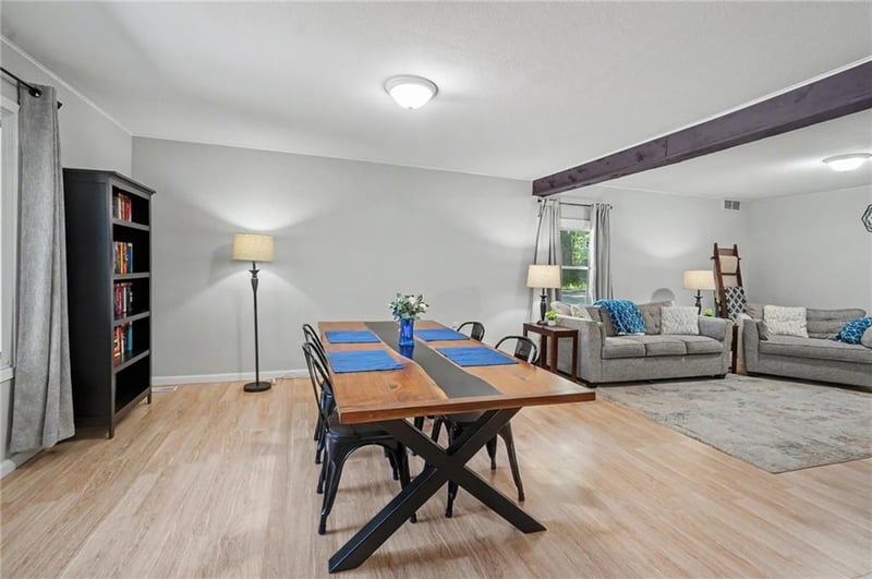 814 4th St, Baldwin City, KS 66006