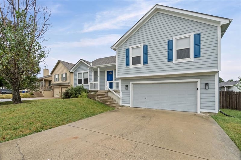 312 Ghost Creek Ln, Gardner, KS 66030
