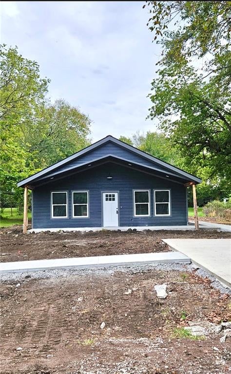 305 E Pacific St, Holden, MO 64040
