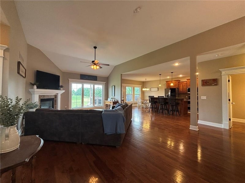 4713 Corinth Dr, St Joseph, MO 64506