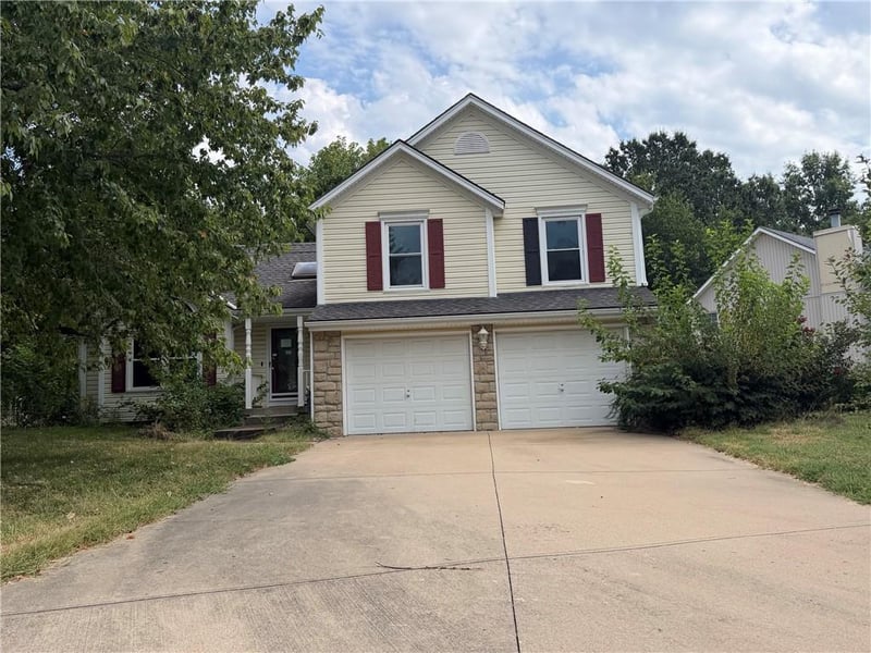 401 Franklin Ct, Blue Springs, MO 64014