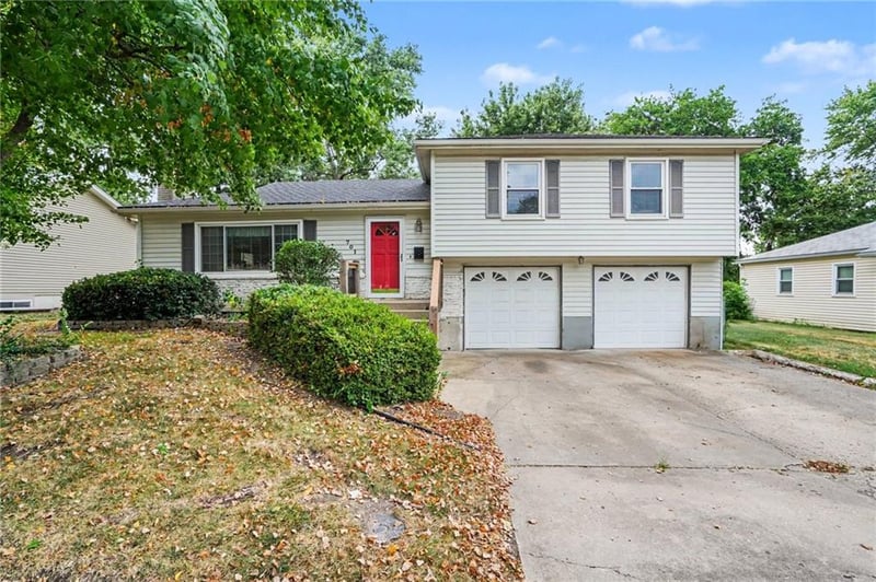 701 S Sunset Dr, Olathe, KS 66061