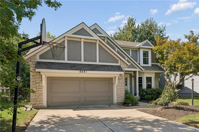 8221 W 152nd Ter, Overland Park, KS 66223