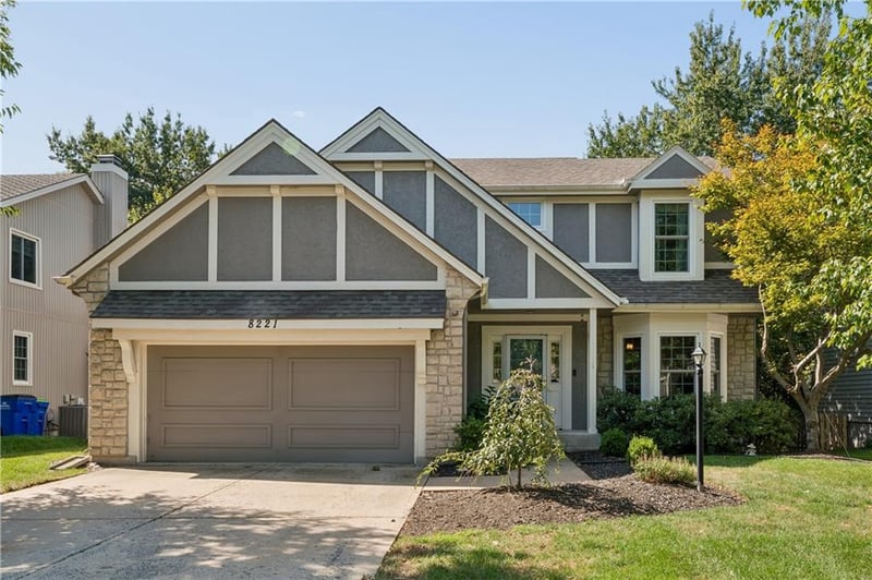 8221 W 152nd Ter, Overland Park, KS 66223