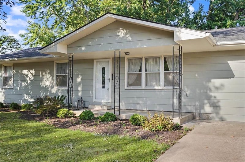 609 Kings Hw, Garnett, KS 66032