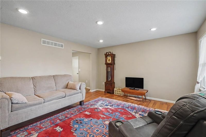 609 Kings Hw, Garnett, KS 66032