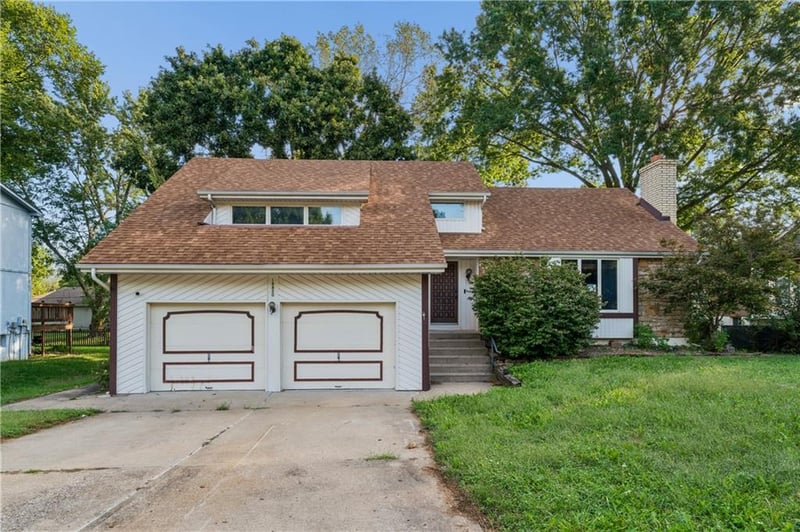 18820 E Hanthorne Dr, Independence, MO 64057
