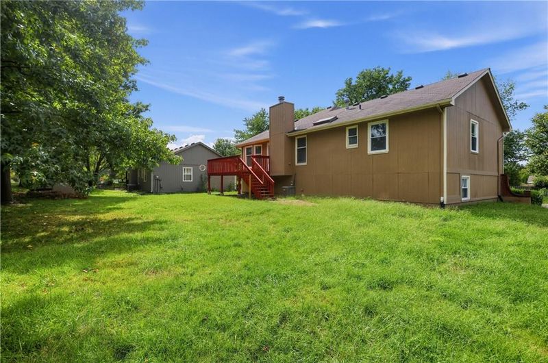 2129 Sunset Cir, Pleasant Hill, MO 64080
