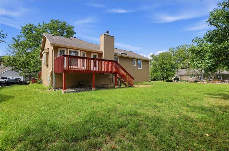 2129 Sunset Cir, Pleasant Hill, MO 64080