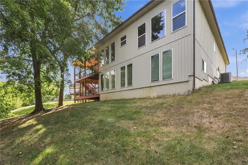 4957 S Park Ridge Dr, Independence, MO 64015