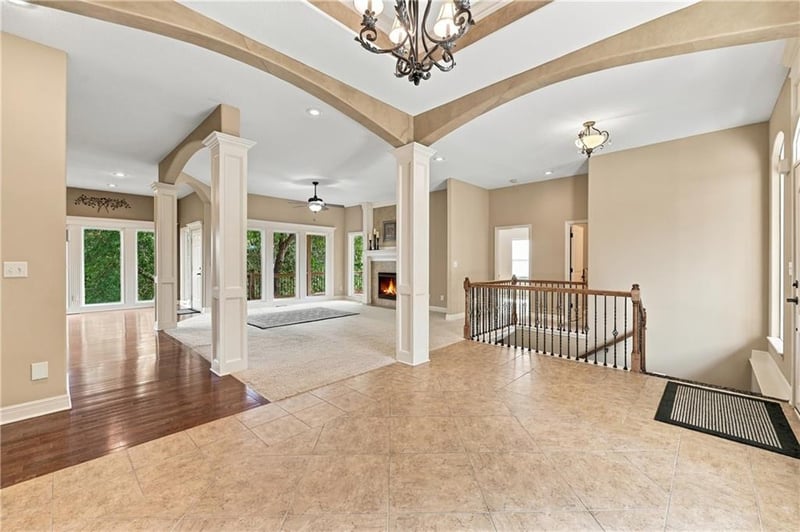 4957 S Park Ridge Dr, Independence, MO 64015
