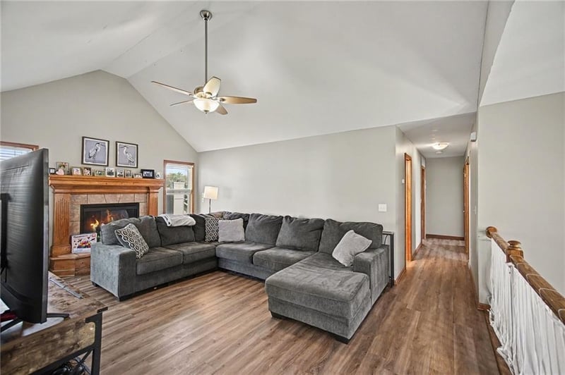 1108 E 18th St, Kearney, MO 64060