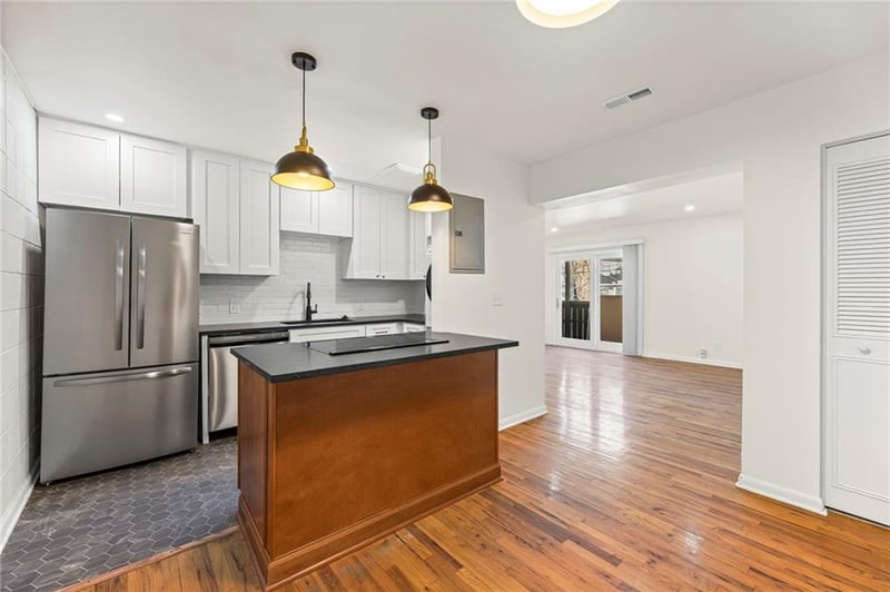 4903 Walnut St, Kansas City, MO 64112