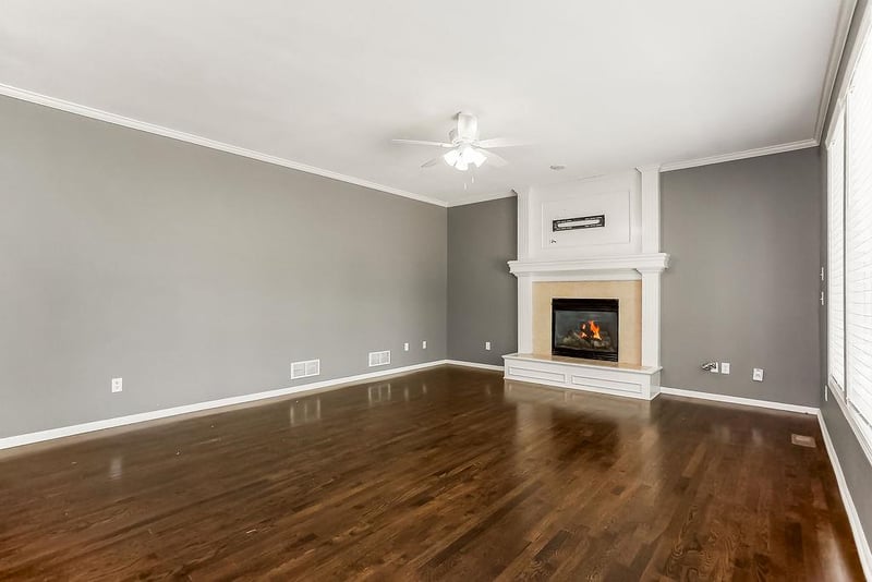 9622 Falcon Valley Dr, Lenexa, KS 66220
