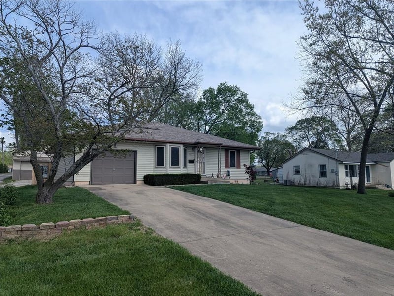 701 S Oakland St, Harrisonville, MO 64701