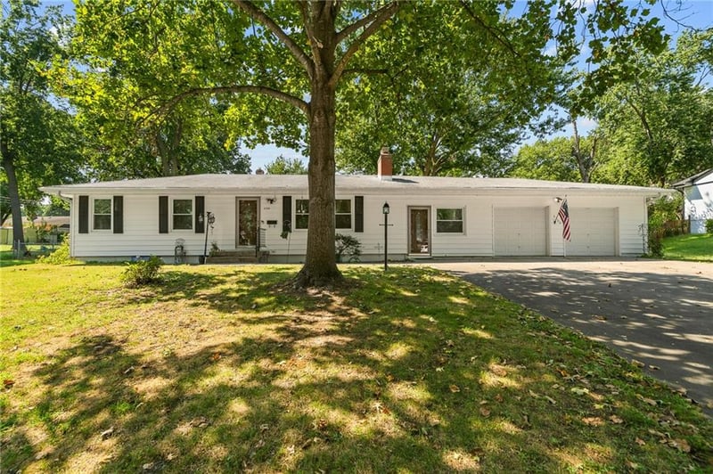 6200 Hedges Ave, Raytown, MO 64133