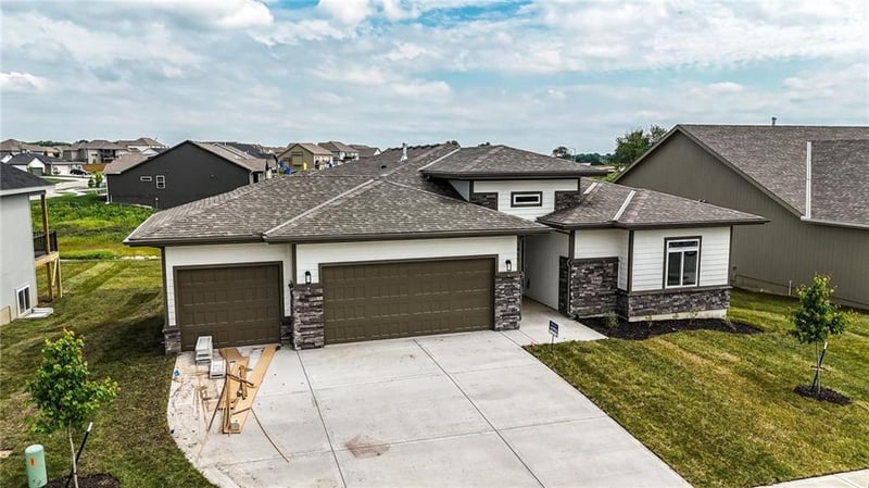 1813 Halls Creek Ave, Raymore, MO 64083