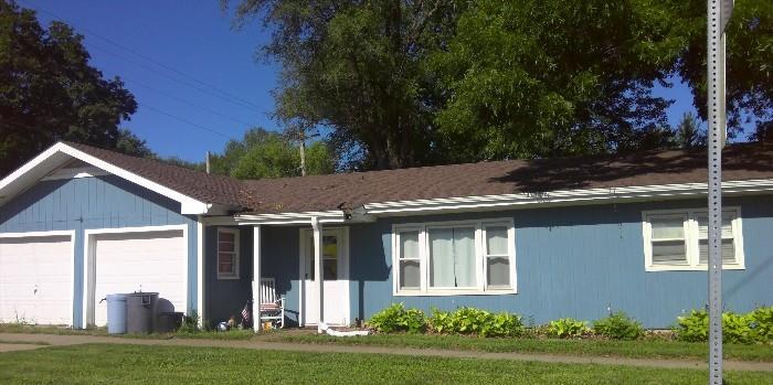 105 8th St, Baldwin City, KS 66006
