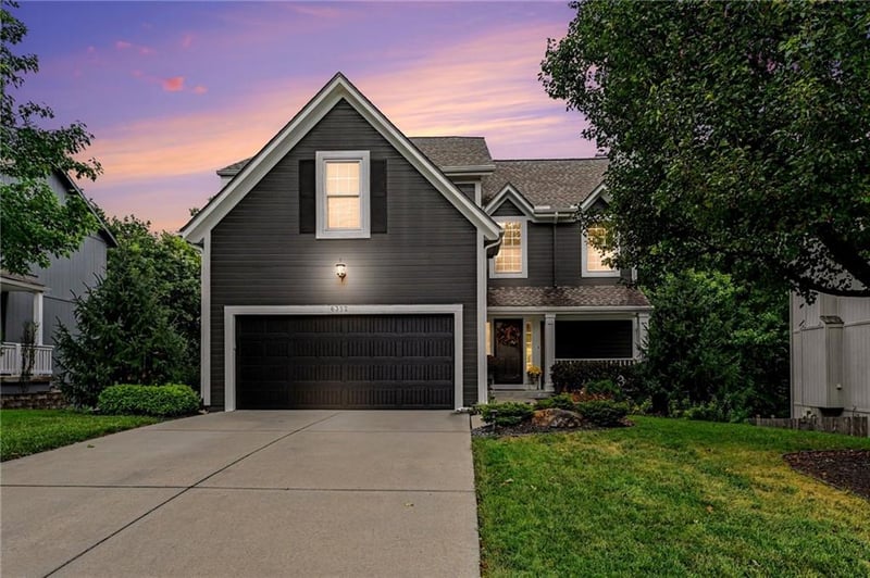 6352 Lakecrest Dr, Shawnee, KS 66218